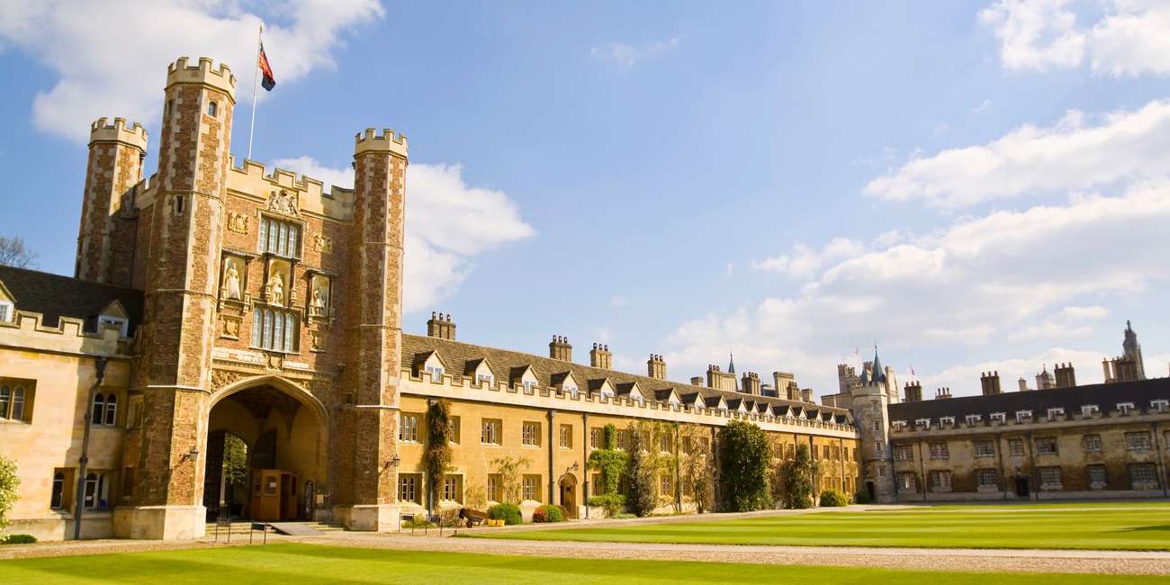 Cambridge Hop-On Hop-Off Sightseeing Bus Tours – Iconic landmarks, panoramic city views, and must-see attractions in 2025 Hop-on hop-off sightseeing bus tours in Cambridge, United Kingdom – Top landmarks, famous attractions, and hidden gems in 2025